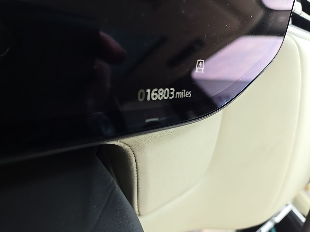 Certified Used 2024 White Land Rover Autobiography image 13