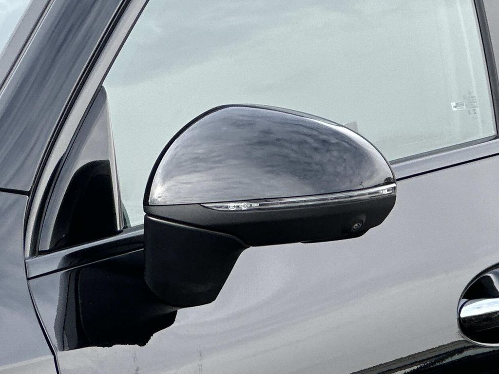 Thumbnail: 2025 Mercedes-Benz GLC - 2