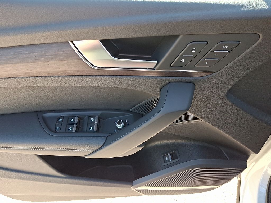 Thumbnail: 2023 Audi Q5 - 13