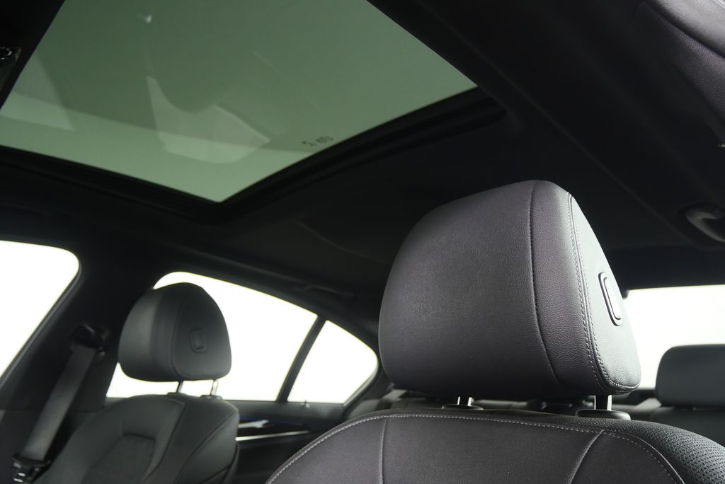 Thumbnail: 2023 BMW 5 Series - 12