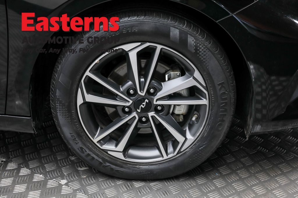 Used 2024 Black Kia LXS image 30