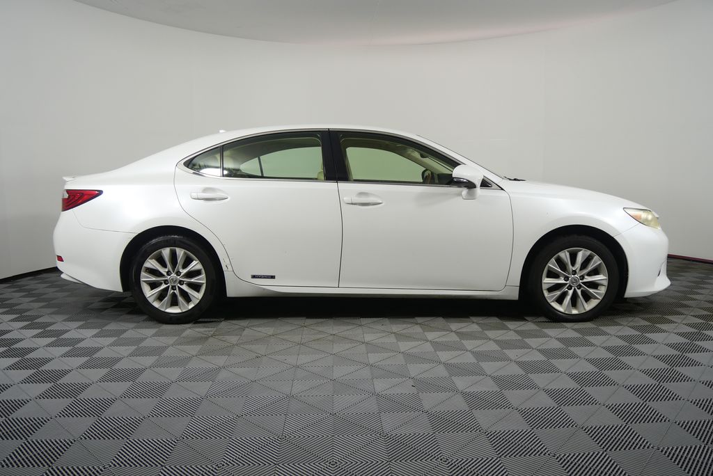 Thumbnail: 2013 Lexus ES - 2