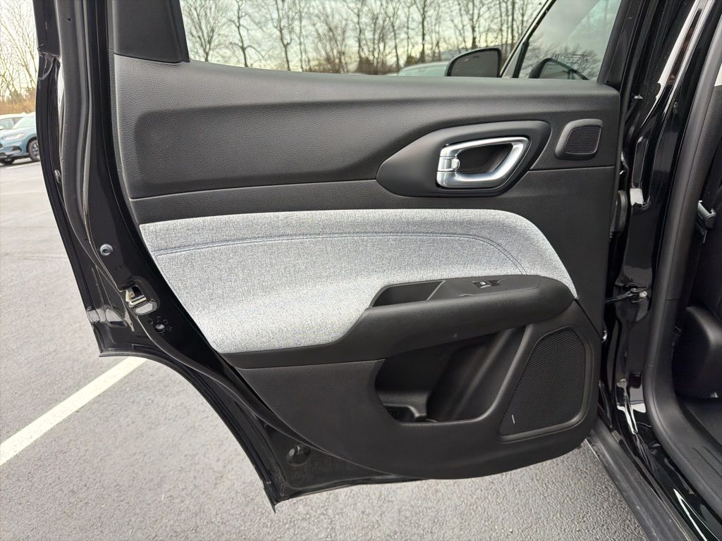 Thumbnail: 2022 Jeep Compass - 21