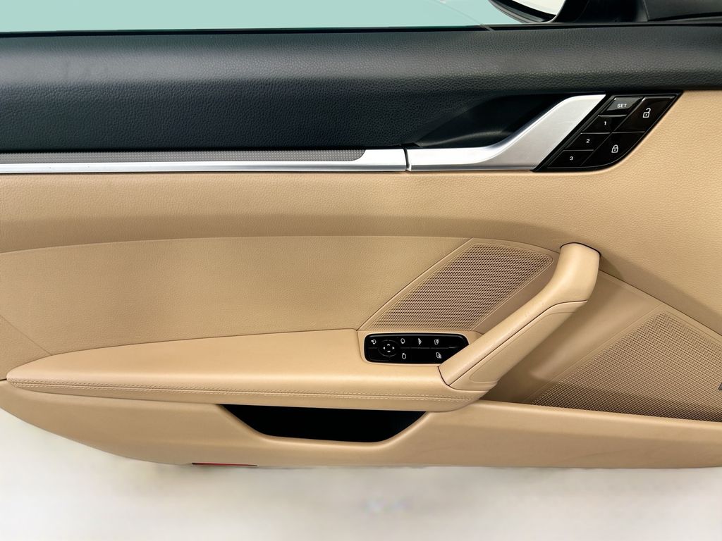 Thumbnail: 2020 Porsche 911 - 23
