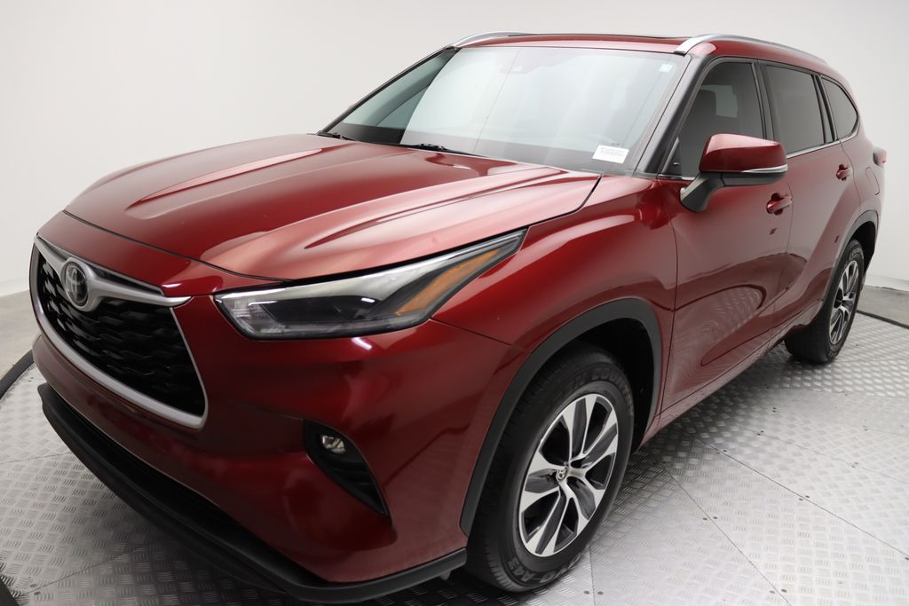 2021 Toyota Highlander XLE 2