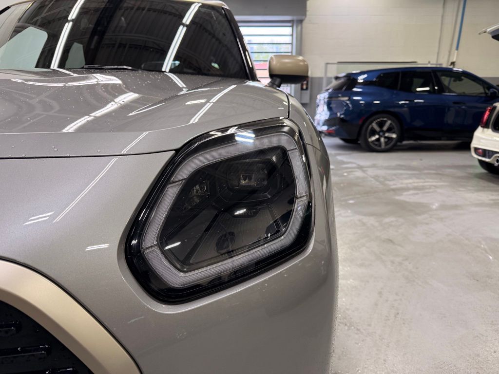 Thumbnail: 2027 MINI Cooper Countryman - 9
