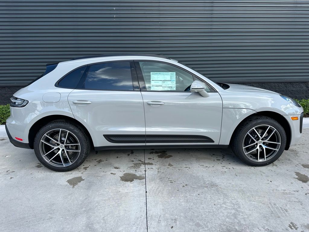 2025 Porsche Macan  8