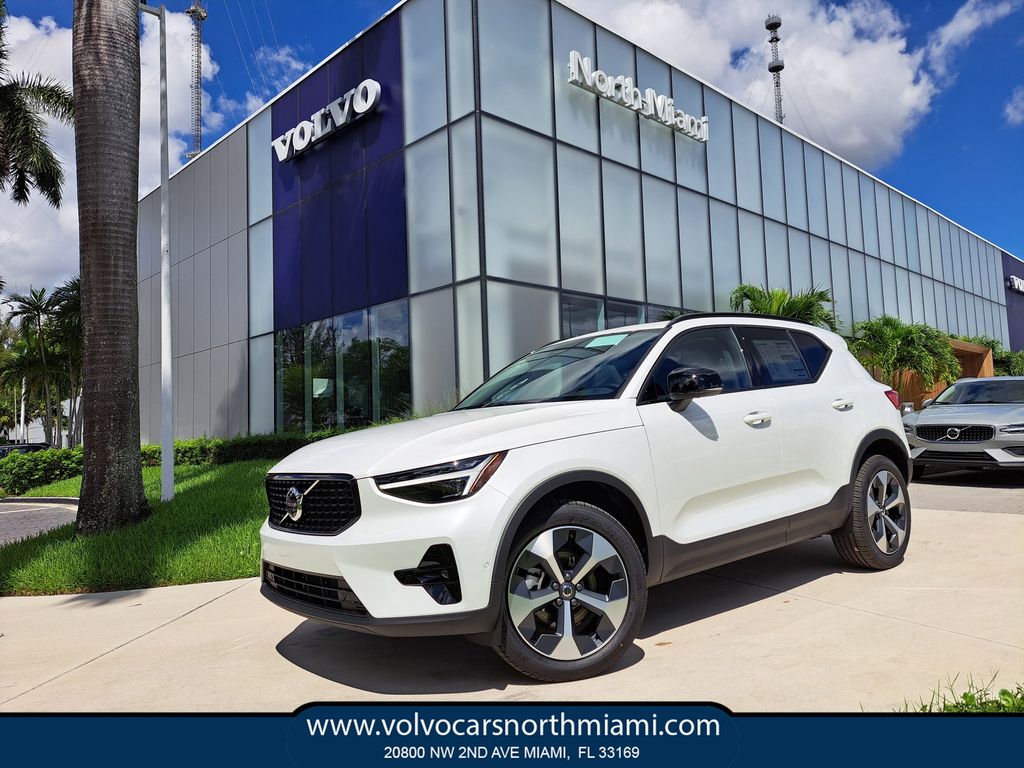 2026 Volvo XC40 Plus