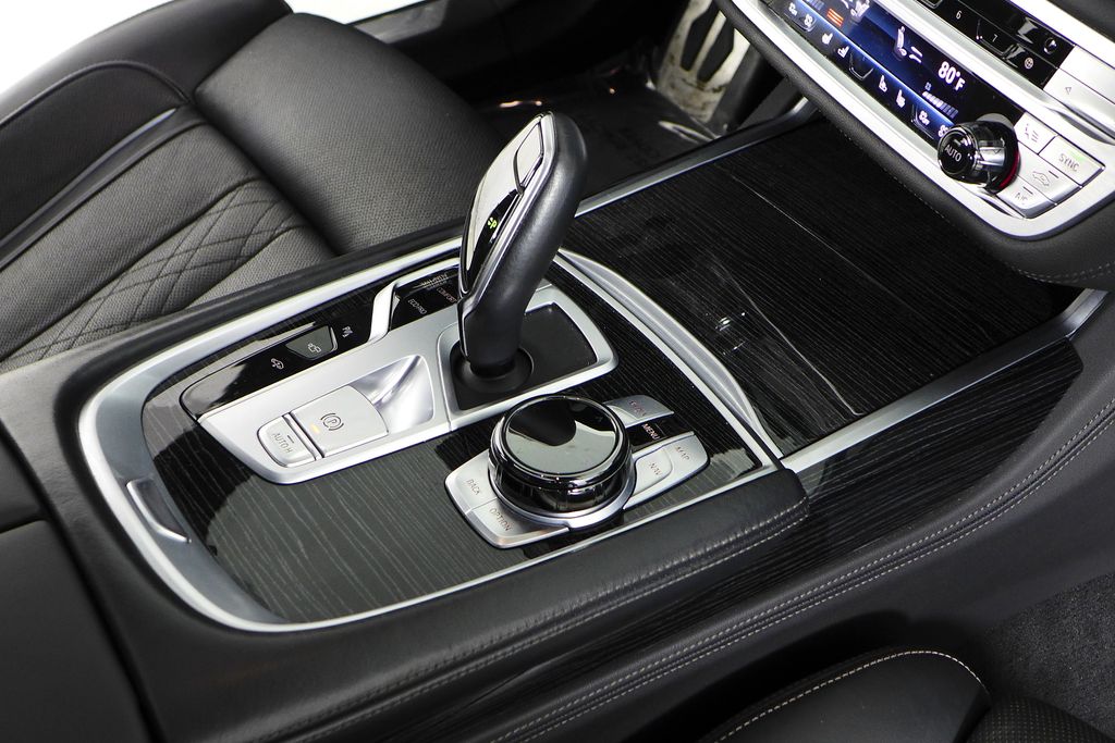 Thumbnail: 2021 BMW 7 Series - 15