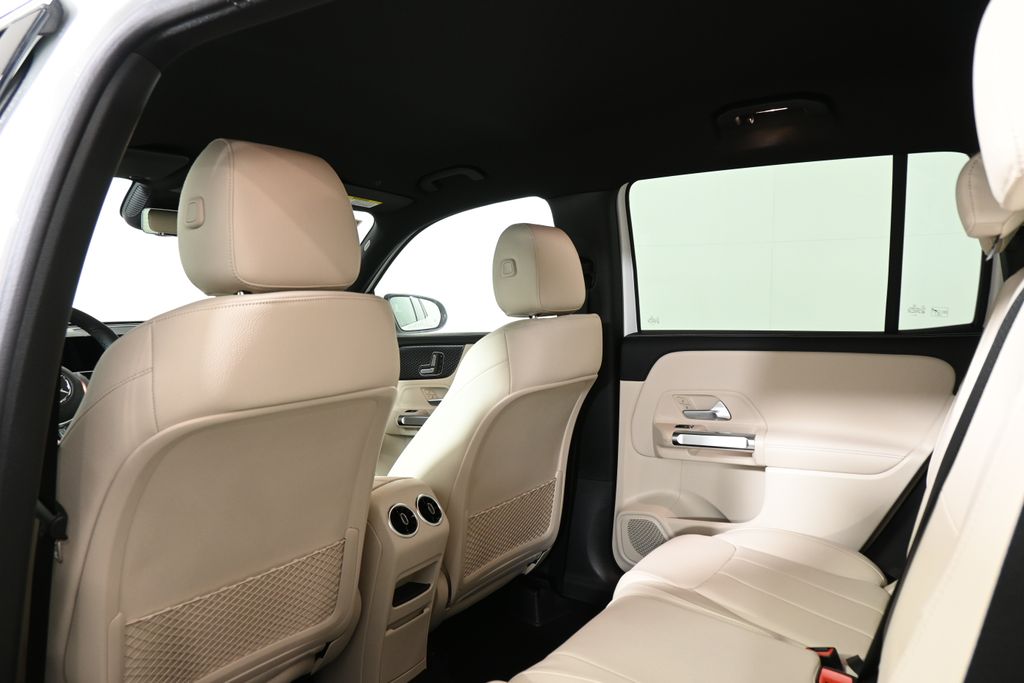 2025 Mercedes-Benz GLB 250 25