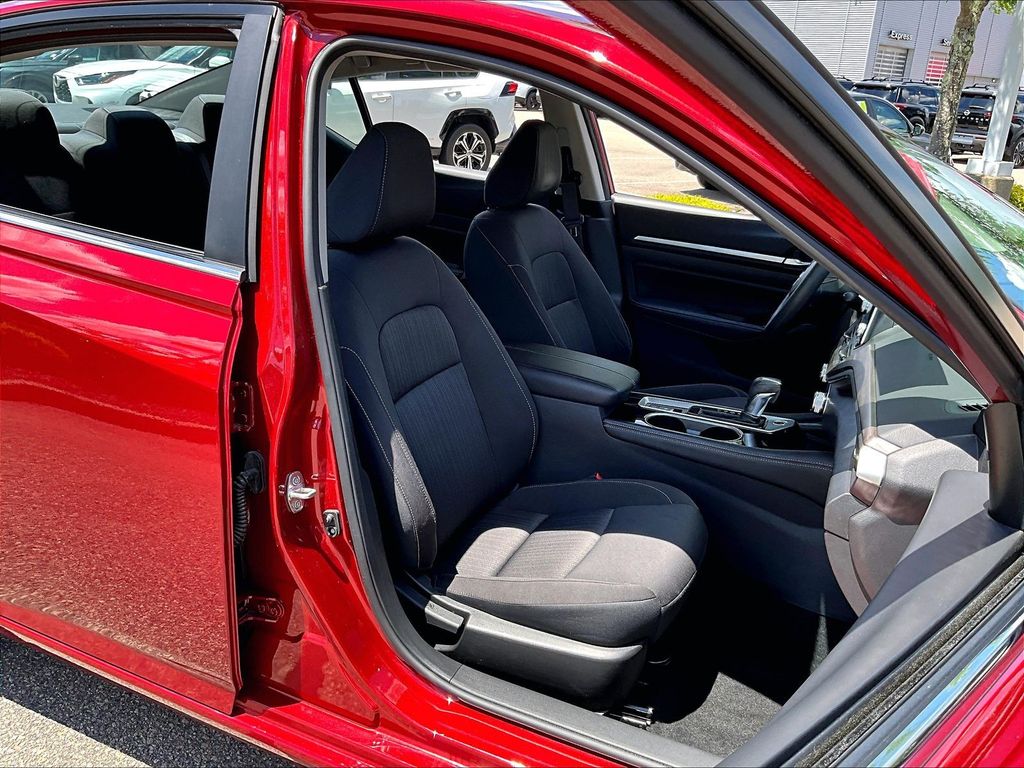 2023 Nissan Altima — photo 11