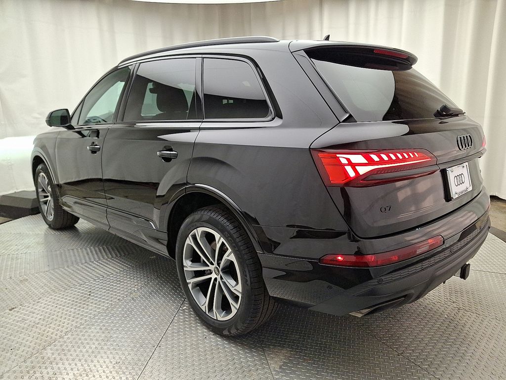 Thumbnail: 2026 Audi Q7 - 4