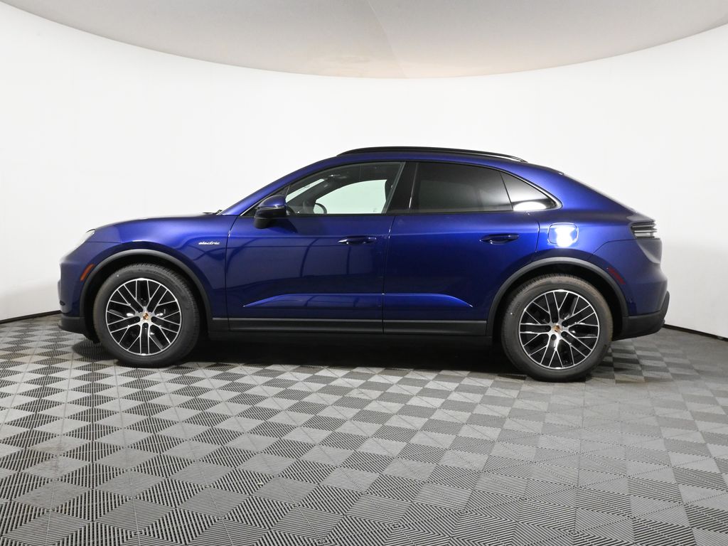 Thumbnail: 2025 Porsche Macan - 2