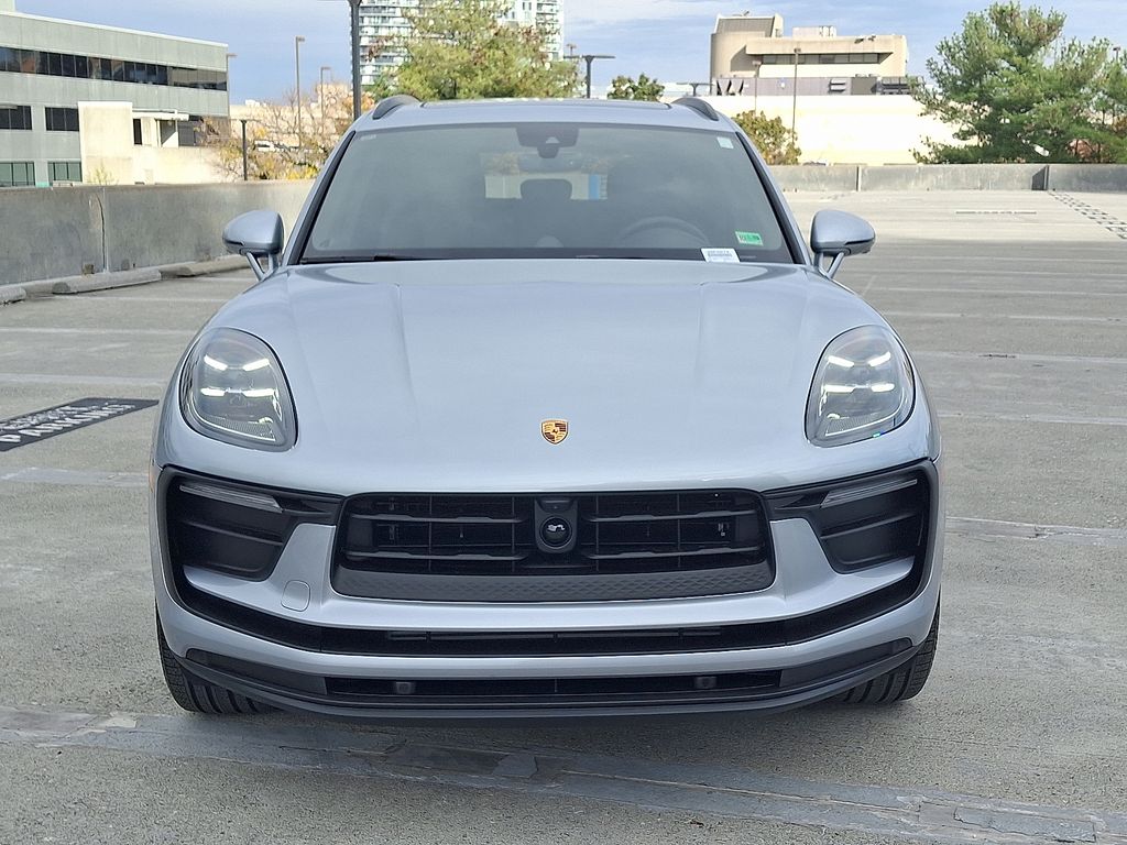 Thumbnail: 2026 Porsche Macan - 6