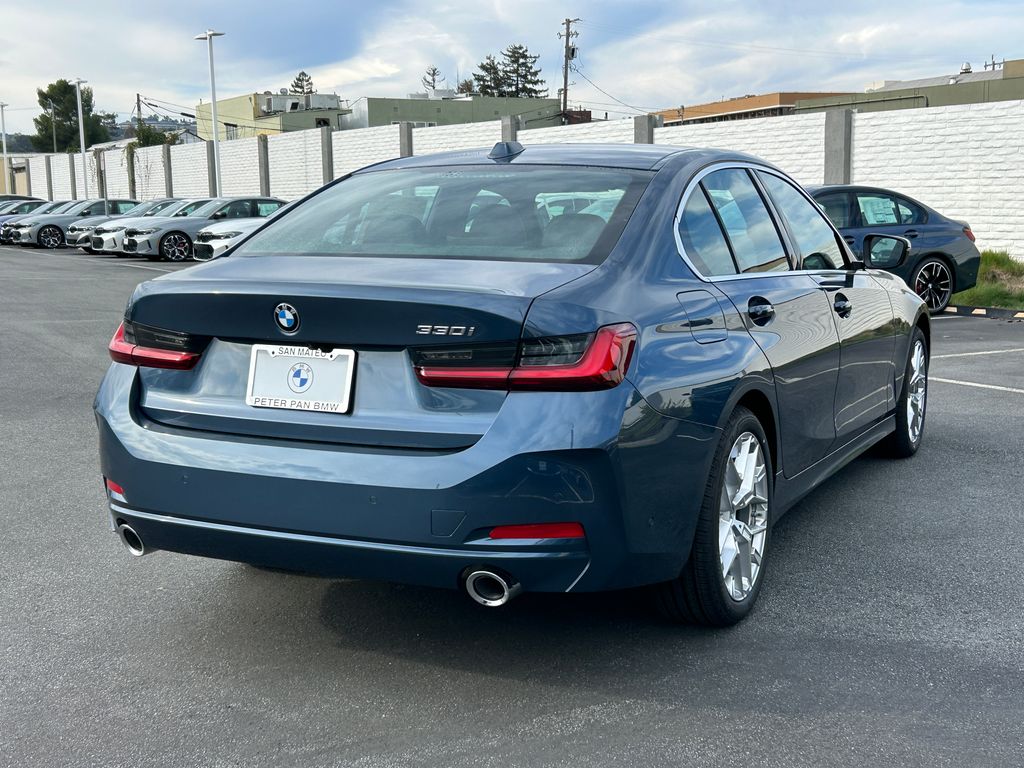 Thumbnail: 2026 BMW 3 Series - 5