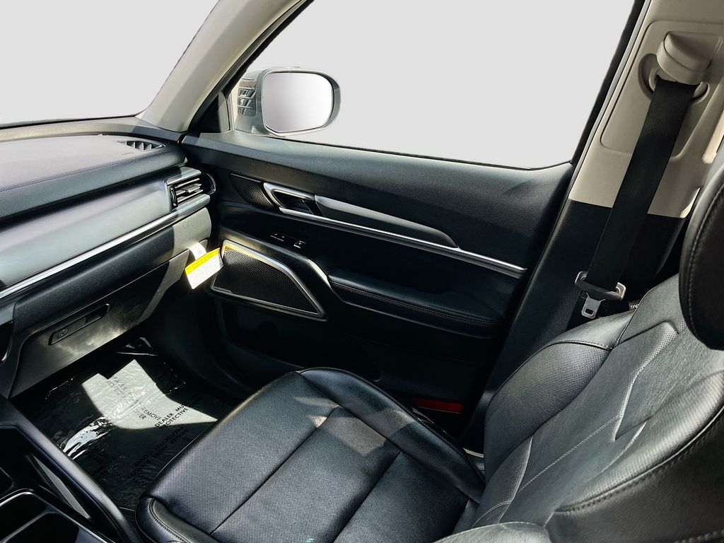 Used 2022 Black Kia LX image 22