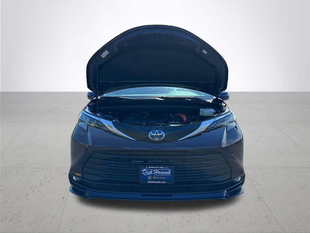 2025 Toyota Sienna XLE