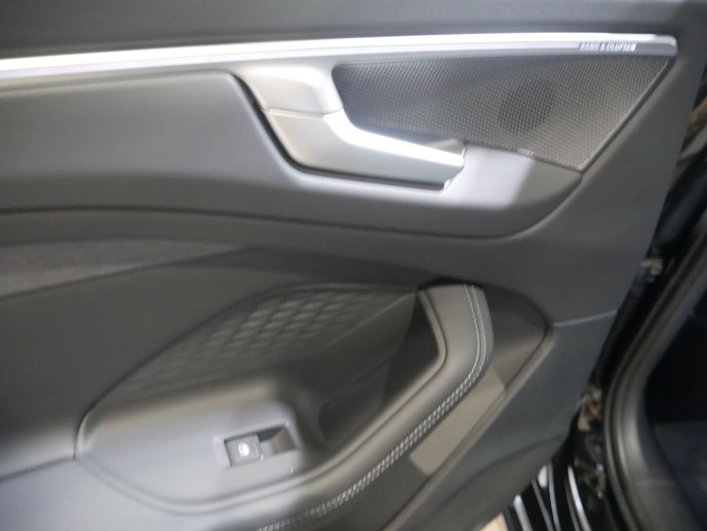 Thumbnail: 2026 Audi A6 - 21