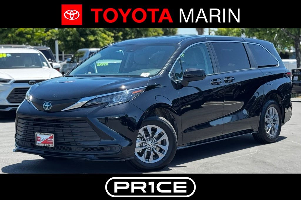 2024 Toyota Sienna LE 8-Passenger Hybrid FWD's photo