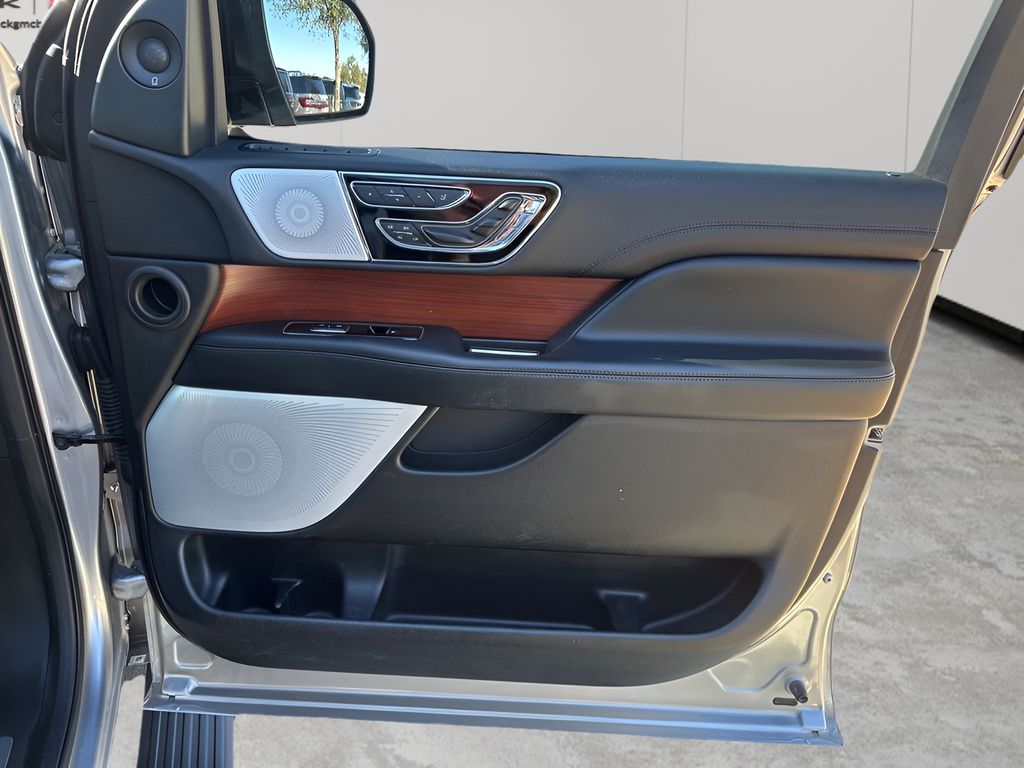 Used Car 2021 Lincoln Navigator  Reserve For Sale Under $50,000 In Austin, Texas