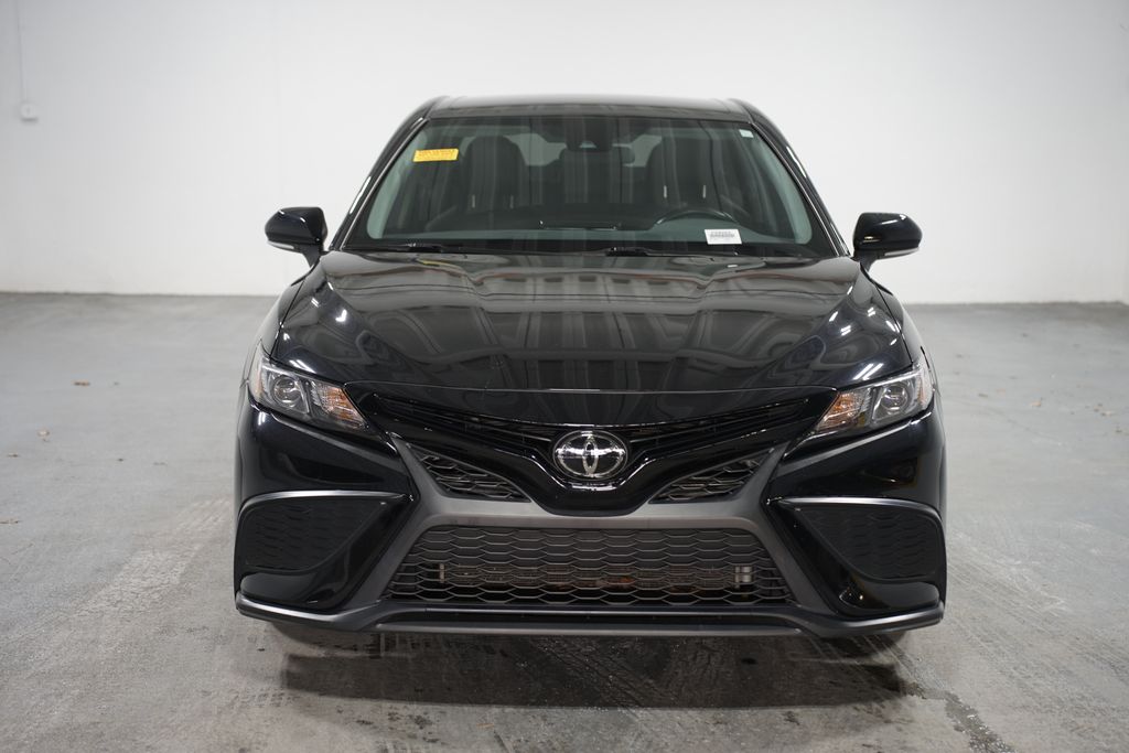 2023 Toyota Camry SE 2