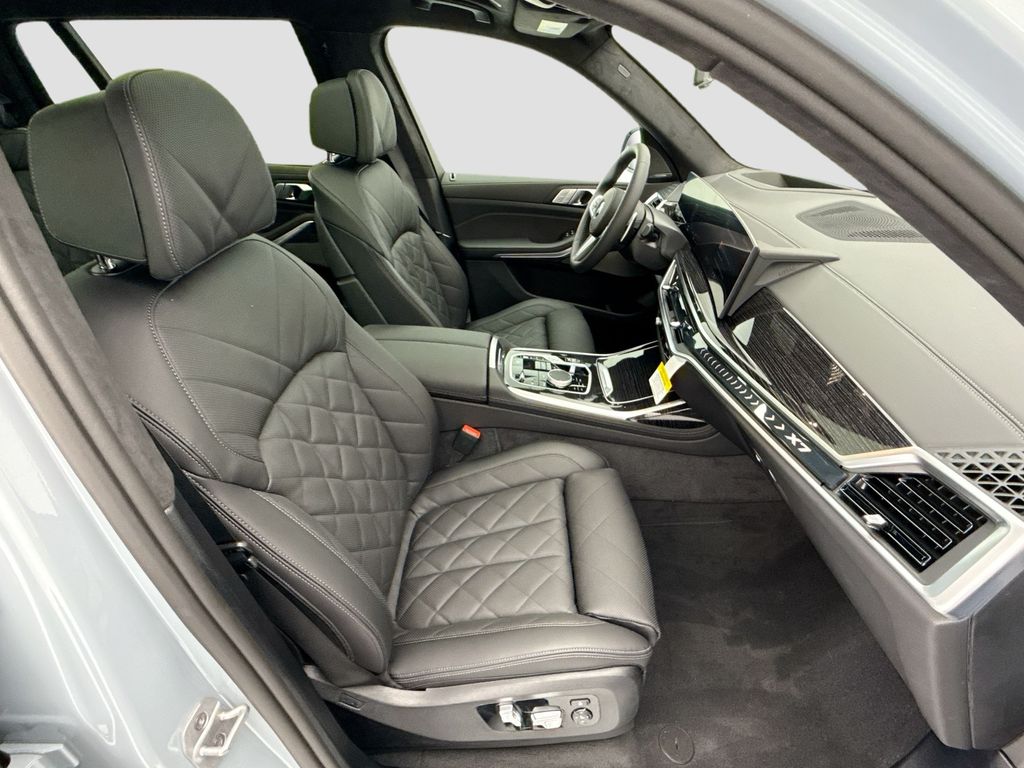 Thumbnail: 2027 BMW X7 - 19