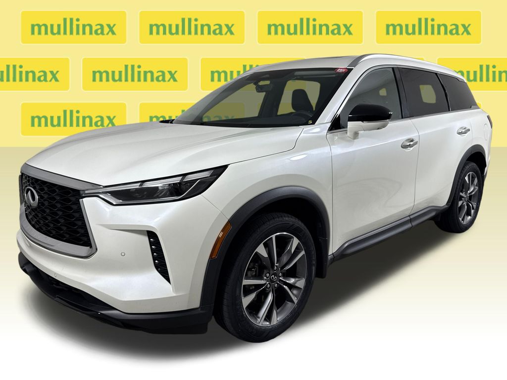 Certified Used 2024 White INFINITI LUXE image 15