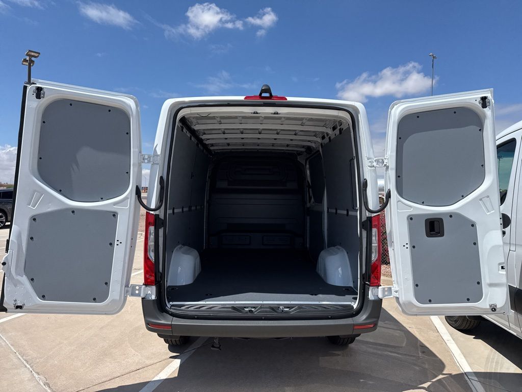 2025 Mercedes-Benz Sprinter 2500 27