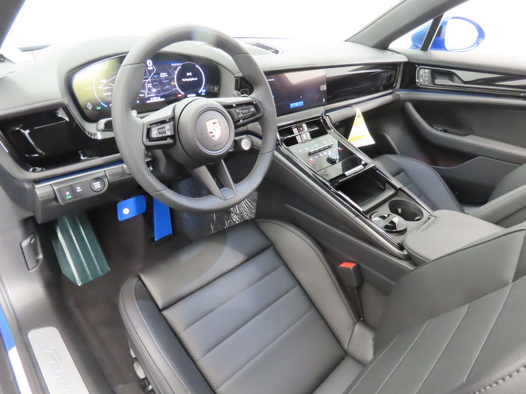 Thumbnail: 2025 Porsche Panamera - 4
