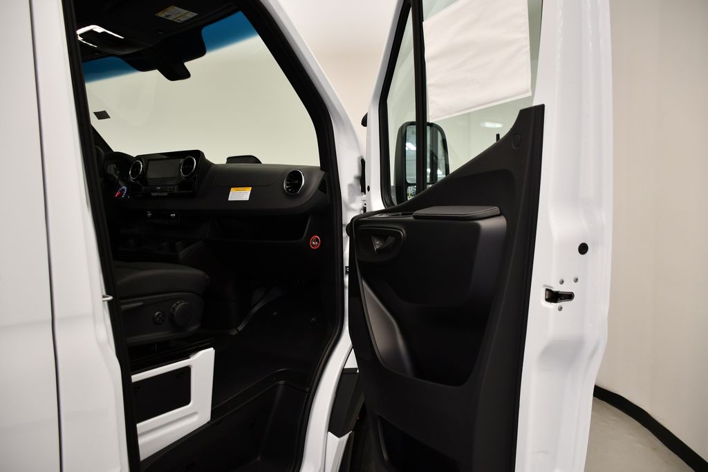 Thumbnail: 2026 Mercedes-Benz Sprinter - 31