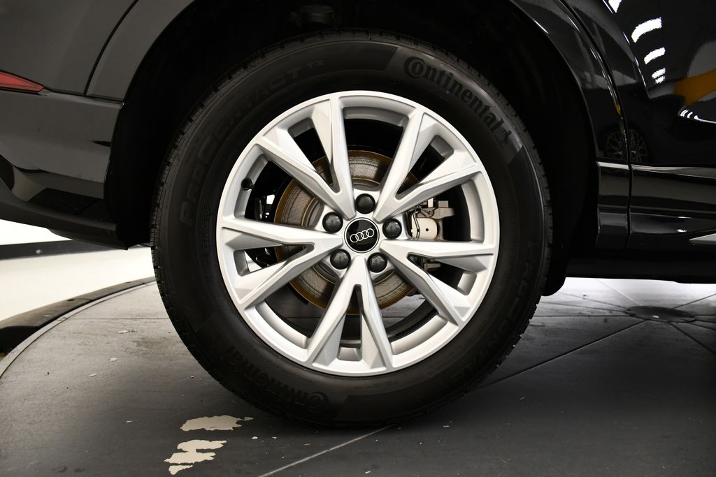 Thumbnail: 2025 Audi Q3 - 16