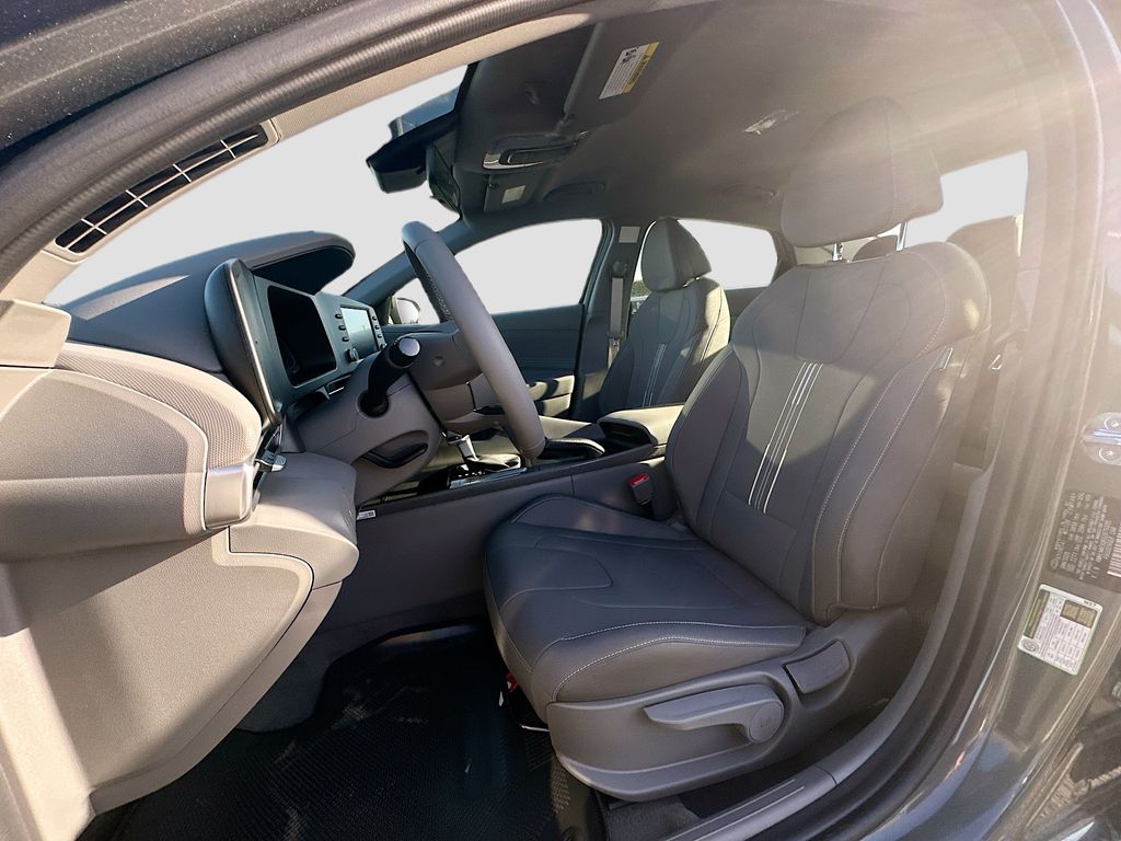 2025 Hyundai Elantra Sport 15