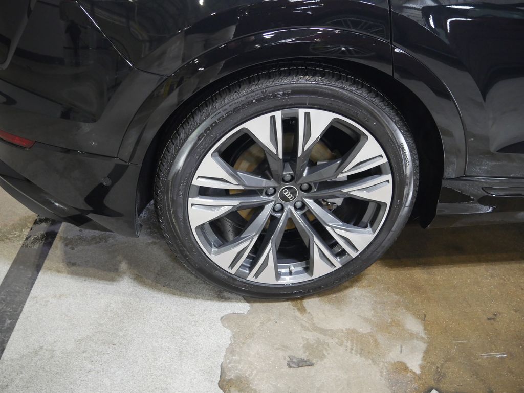 Thumbnail: 2026 Audi Q8 - 14