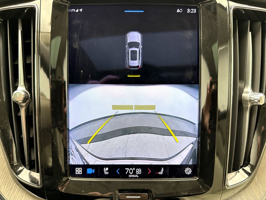 Thumbnail: 2023 Volvo XC60 - 16