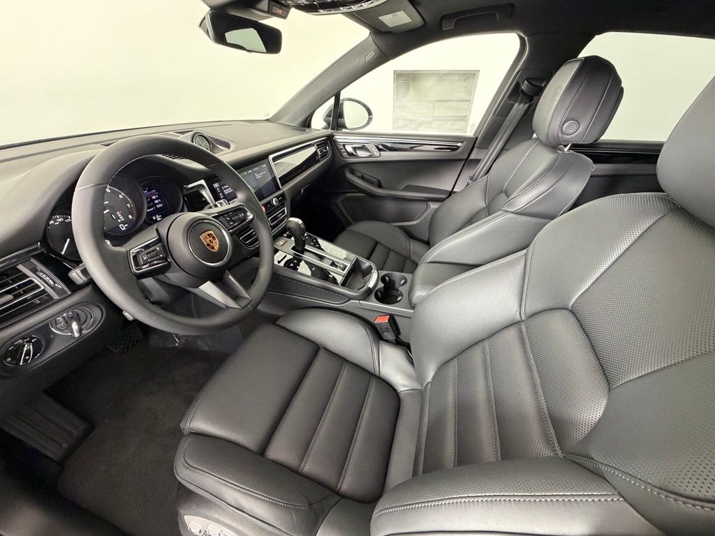 Thumbnail: 2026 Porsche Macan - 4