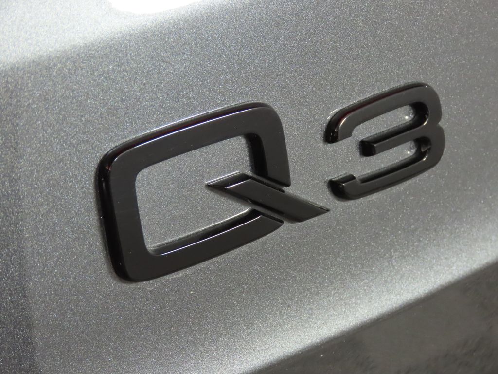 Thumbnail: 2025 Audi Q3 - 9