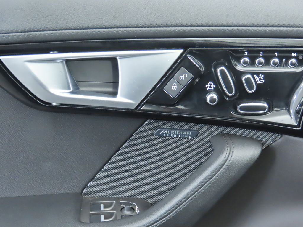 Thumbnail: 2016 Jaguar F-Type - 29