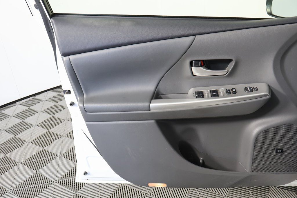 Thumbnail: 2012 Toyota Prius v - 11