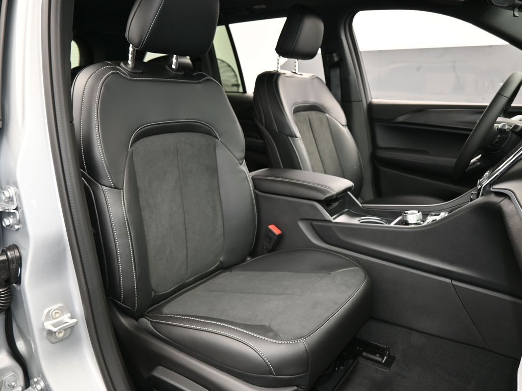 New 2025 Silver Zynith Jeep Altitude X image 36