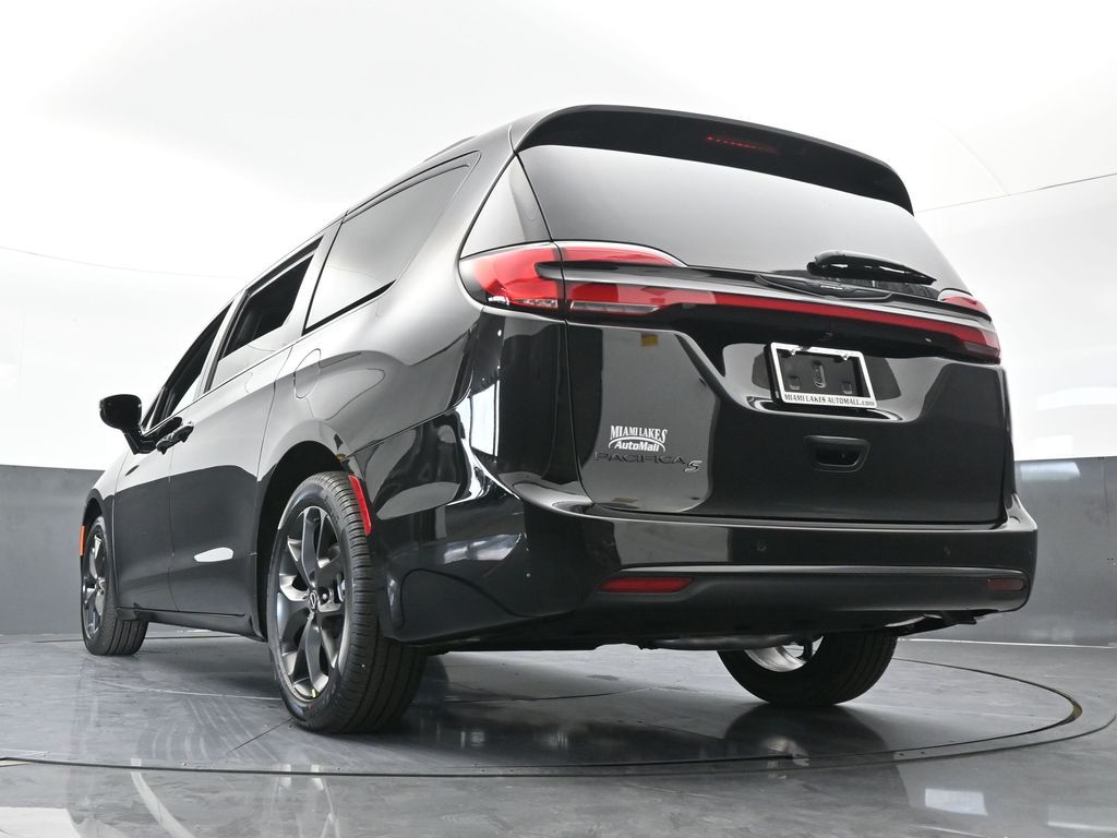 New 2026 Diamond Black Crystal Pearlcoat Chrysler Select image 61