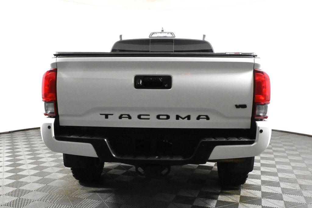 Thumbnail: 2019 Toyota Tacoma - 7