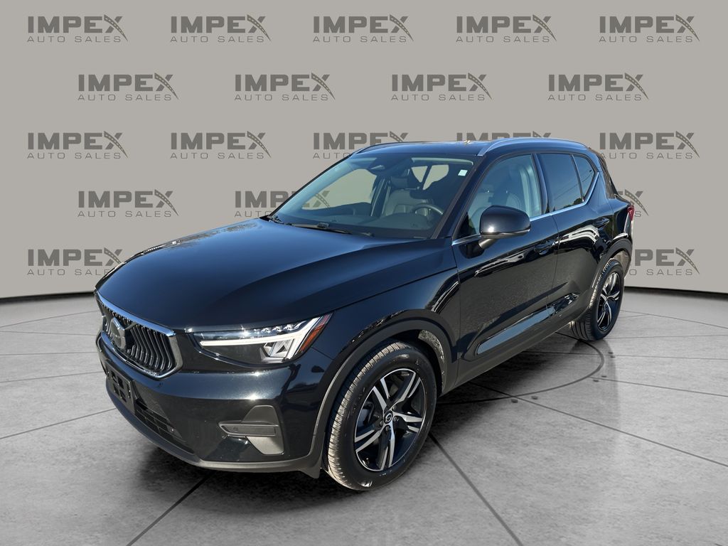 2025 Volvo XC40 B5 Core's photo