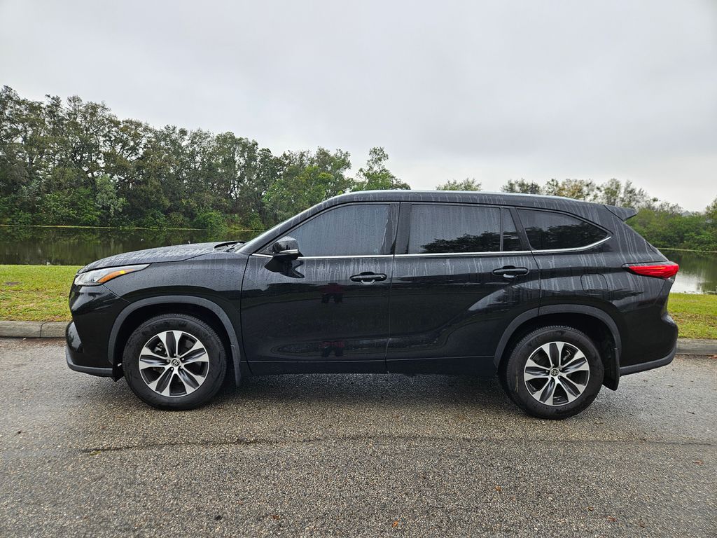 2020 Toyota Highlander XLE 2