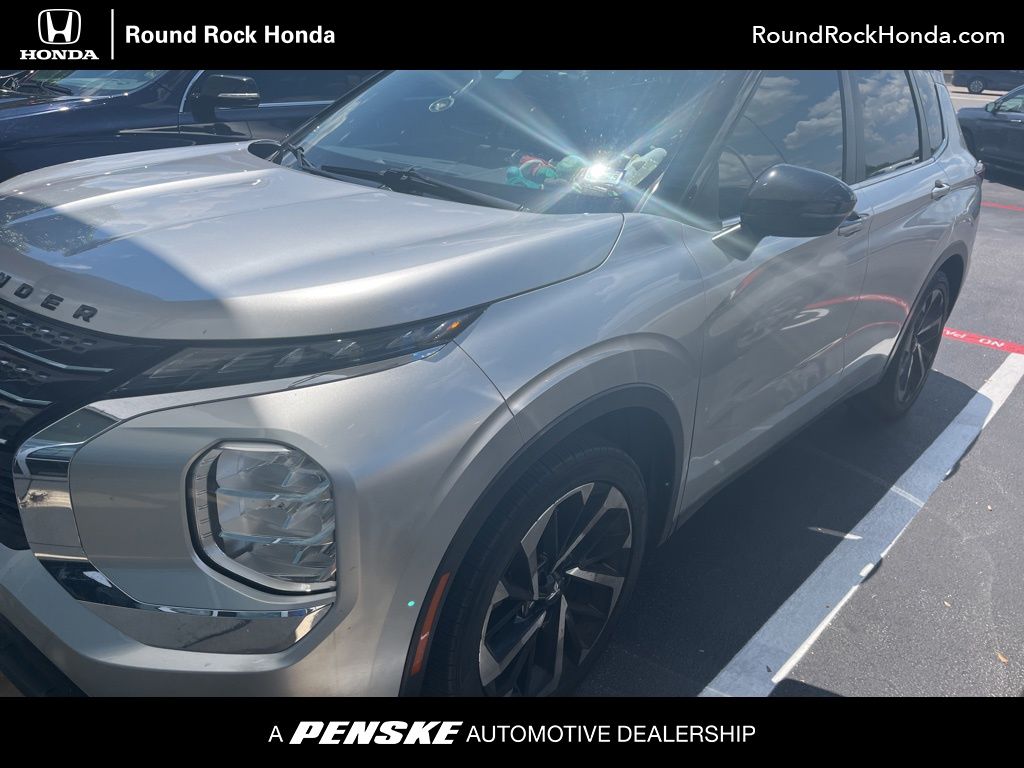 Thumbnail: 2022 Mitsubishi Outlander - 1