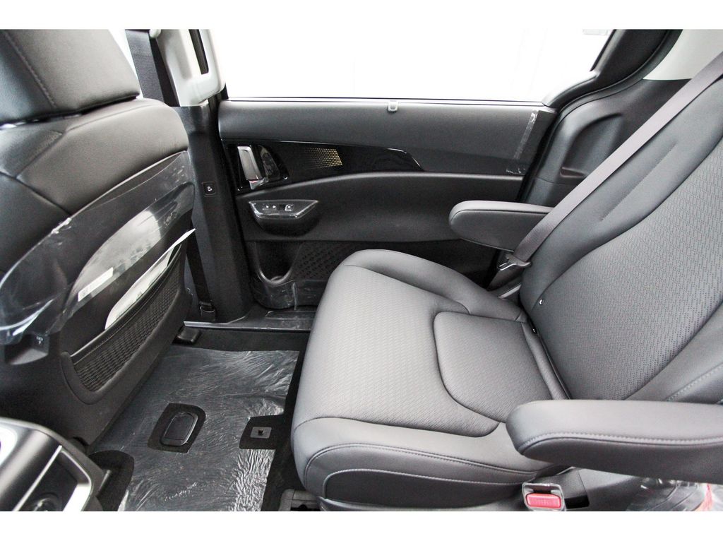 New 2026 Kia Carnival MPV Hybrid Van