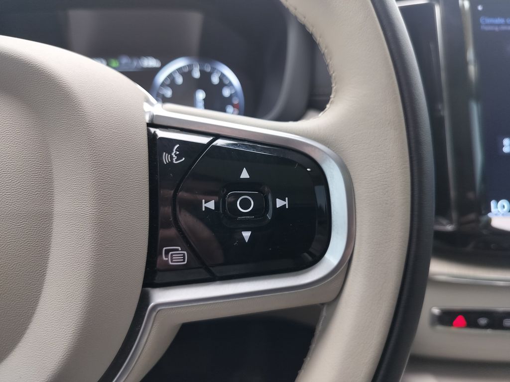 Thumbnail: 2020 Volvo XC60 - 12