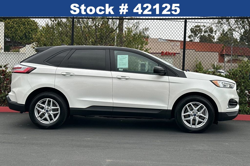 2022 Ford Edge SEL photo