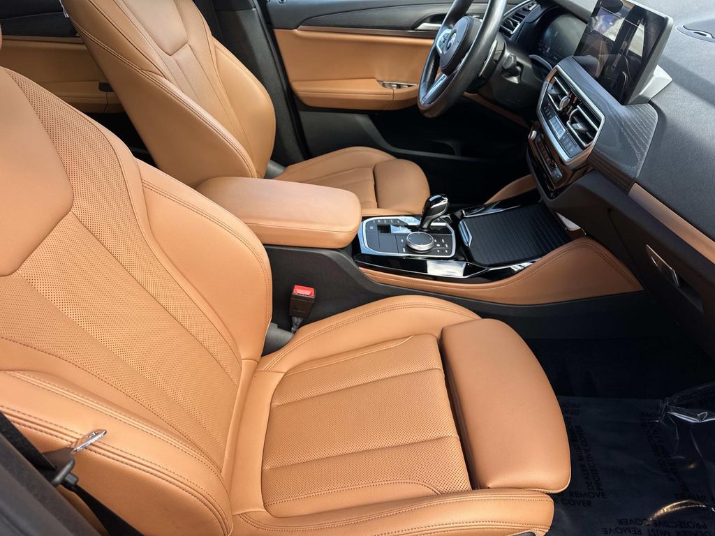 Thumbnail: 2022 BMW X4 - 22