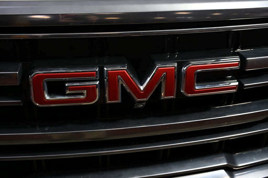 2023 GMC Yukon AT4 14