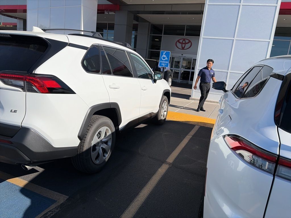 Thumbnail: 2021 Toyota RAV4 - 5